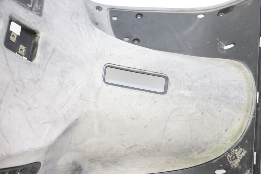 photo de PANNELLO INTERNO KYMCO GRAND DINK 125 (2008 - 2014) - Focus sulla struttura