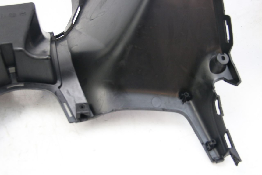 photo de PANNELLO INTERNO INFERIORE KYMCO DOWNTOWN ABS 125 (2015 - 2017) - Dettaglio del componente