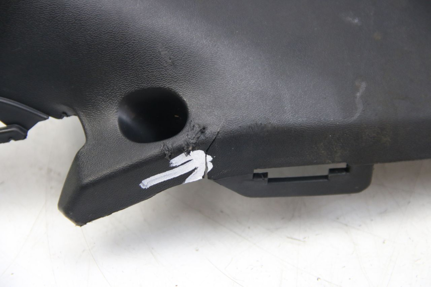 photo de PANNELLO INTERNO INFERIORE KYMCO DOWNTOWN ABS 125 (2015 - 2017) - Caratteristiche distintive