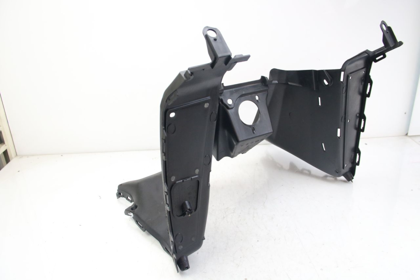 photo de PANNELLO INTERNO INFERIORE KYMCO DOWNTOWN ABS 125 (2015 - 2017) - Stato della superficie e materiale