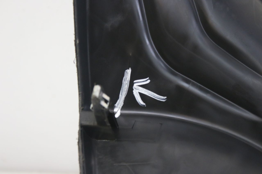 photo de PANNELLO INTERNO INFERIORE PIAGGIO FLY 4T 50 (2013 - 2017) - Stato della superficie e materiale