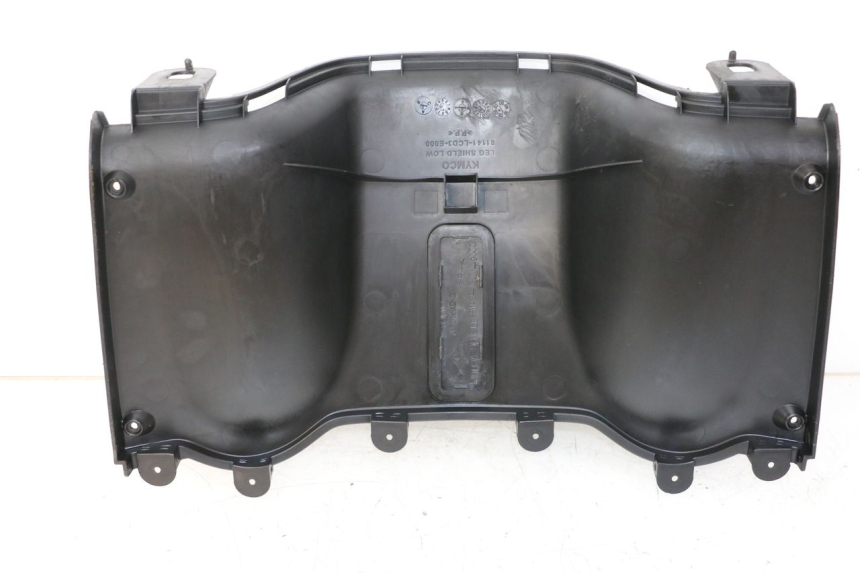 photo de RETROSCUDO INFERIORE KYMCO PEOPLE S 125 (2000 - 2008) - Dettaglio del componente