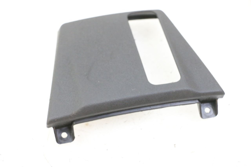 photo de RETROSCUDO INFERIORE PIAGGIO MP3 500 (2014 - 2017) - Zoom sullo stato d'uso