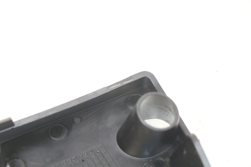 photo de PANNELLO INTERNO INFERIORE PIAGGIO VESPA PRIMAVERA 2T 50 (2013 - 2018) - Altra angolazione