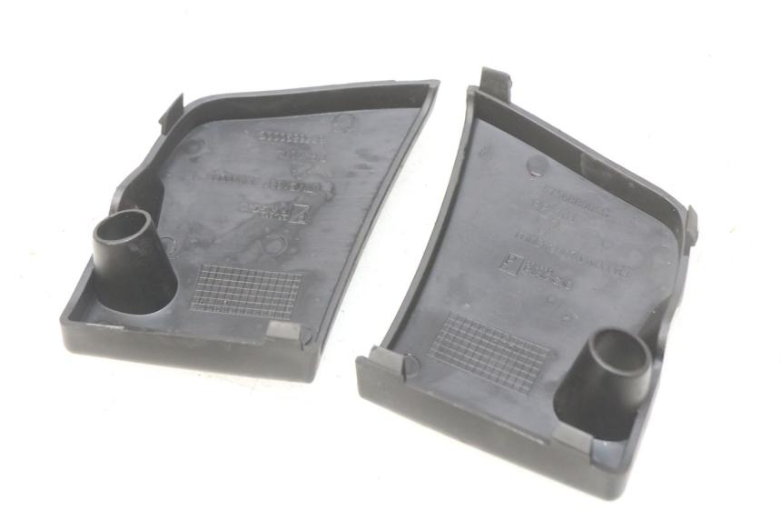 photo de PANNELLO INTERNO INFERIORE PIAGGIO VESPA PRIMAVERA 2T 50 (2013 - 2018) - Dettagli dei punti di fissaggio