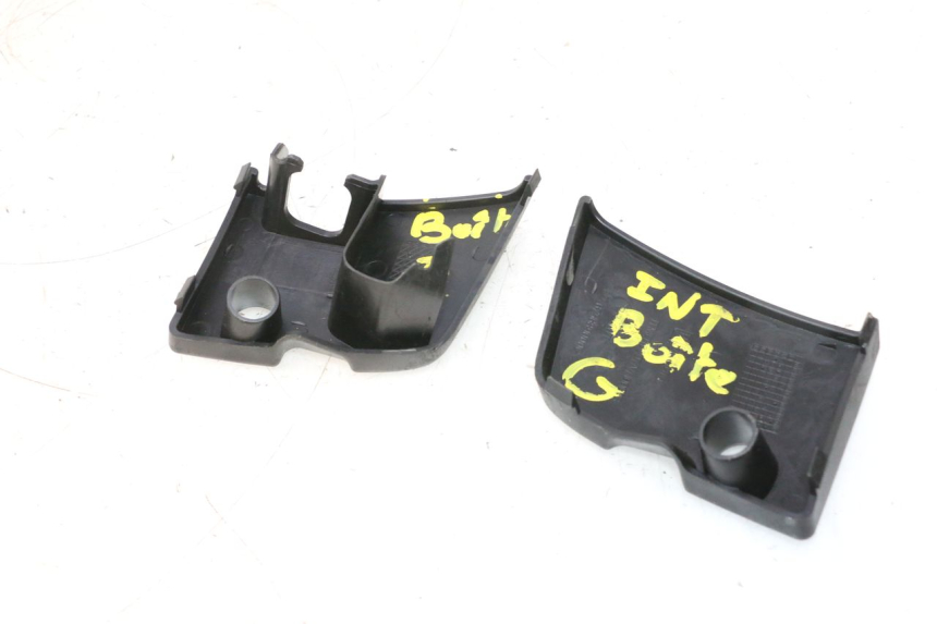 photo de PANNELLO INTERNO INFERIORE PIAGGIO VESPA PRIMAVERA 2T 50 (2013 - 2018) - Zoom sullo stato d'uso