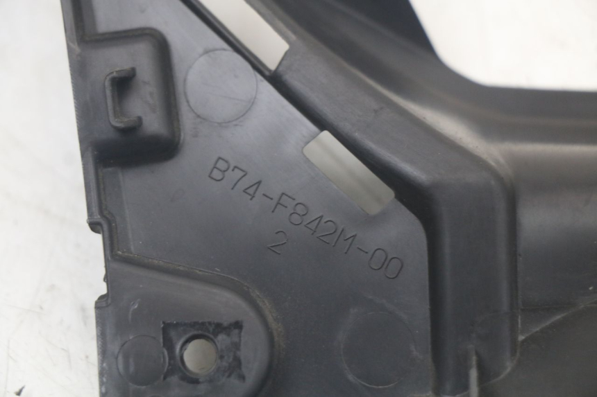 photo de PANNELLO INTERNO INFERIORE. YAMAHA XMAX X-MAX ABS 125 (2017 - 2020) - Dettagli dei punti di fissaggio