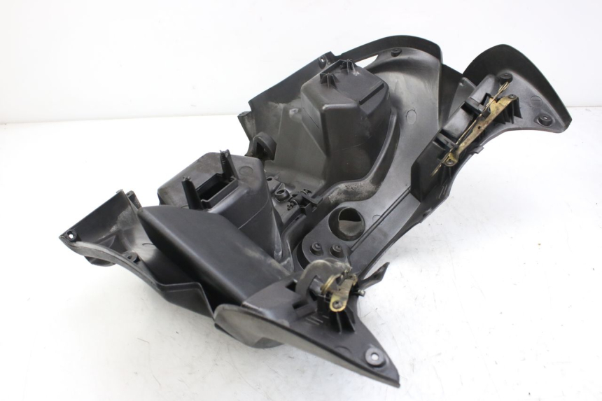 photo de PANNELLO INTERNO INFERIORE PIAGGIO X9 EVOLUTION 250 (2003 - 2007) - Caratteristiche distintive