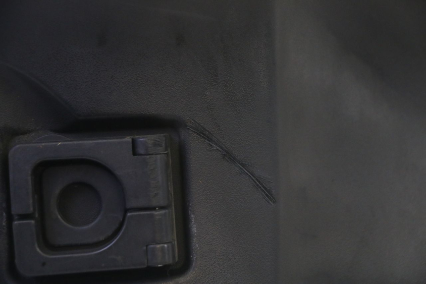 photo de TABLIER INTERIORE PEUGEOT KISBEE 4T 50 (2018 - 2022) - Dettagli dei punti di fissaggio