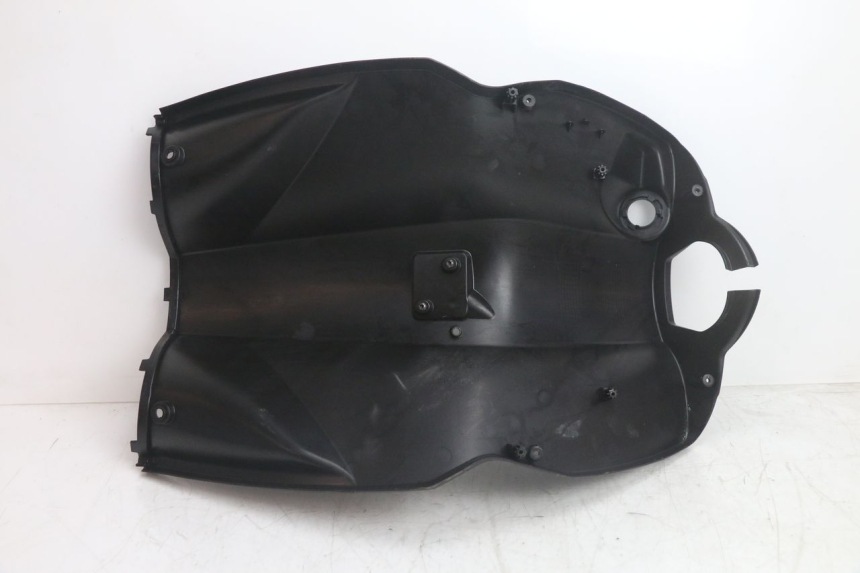 photo de TABLIER INTERIORE PEUGEOT KISBEE 4T 50 (2018 - 2022) - Primo piano tecnico