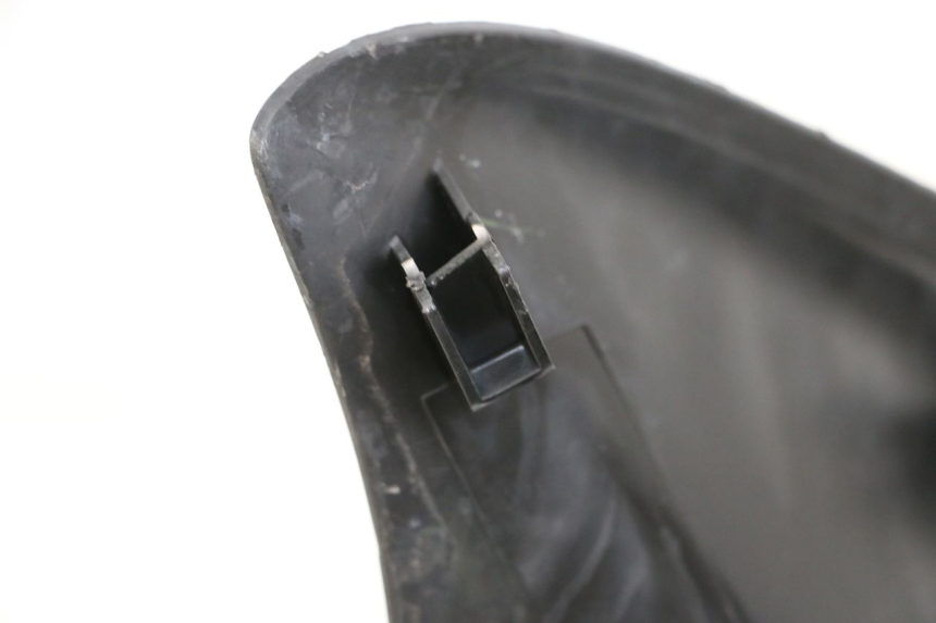 photo de PANNELLO INTERNO HONDA PCX (JF47) 125 (2012 - 2013) - Dettagli dei punti di fissaggio