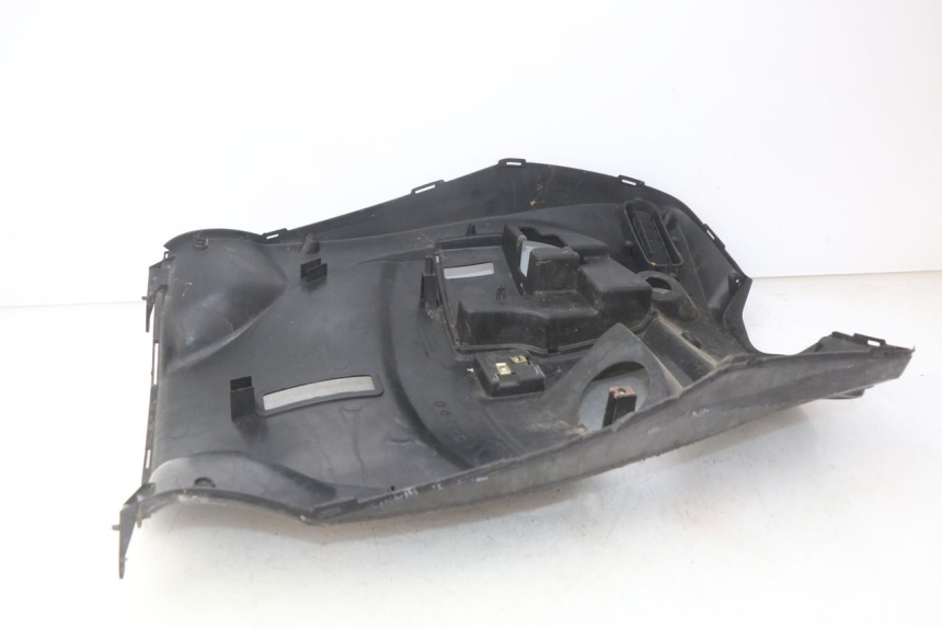 photo de PANNELLO INTERNO KYMCO PEOPLE 250 (2004 - 2008) - Caratteristiche distintive