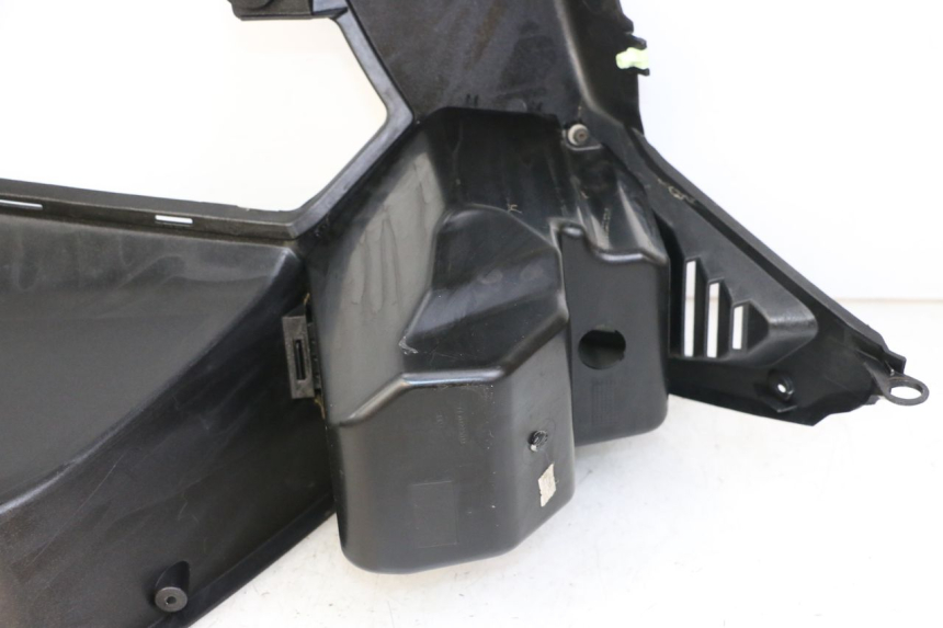 photo de PANNELLO INTERNO PEUGEOT SATELIS COMPRESSOR K15 125 (2006 - 2009) - Dettagli dei punti di fissaggio