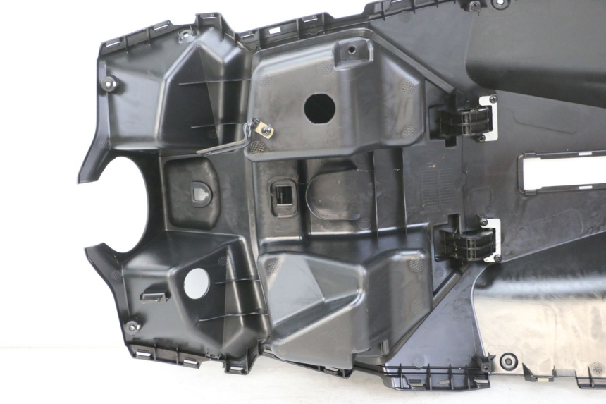 photo de TABLIER INTERIEUR PEUGEOT TWEET 4T 50 (2023 - 2025) - Dettagli dei punti di fissaggio