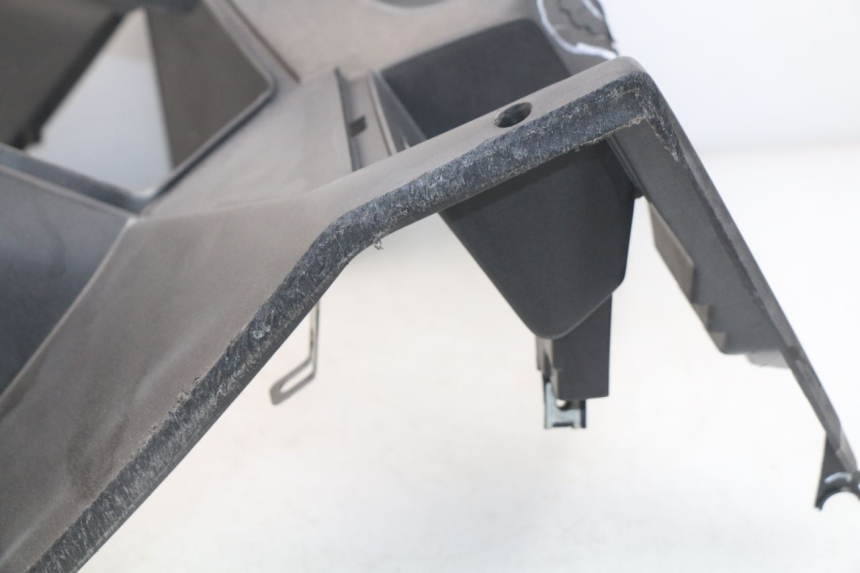 photo de FASCIA INTERNA PEUGEOT SATELIS 500 (2007 - 2013) - Dettagli dei punti di fissaggio