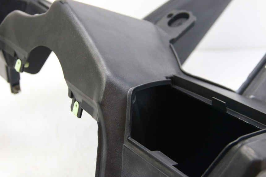 photo de PANNELLO INTERNO PEUGEOT SATELIS 125 (2006 - 2009) - Zoom sui componenti