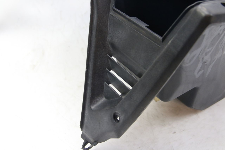 photo de PANNELLO INTERNO PEUGEOT SATELIS 125 (2006 - 2009) - Primo piano ad alta risoluzione