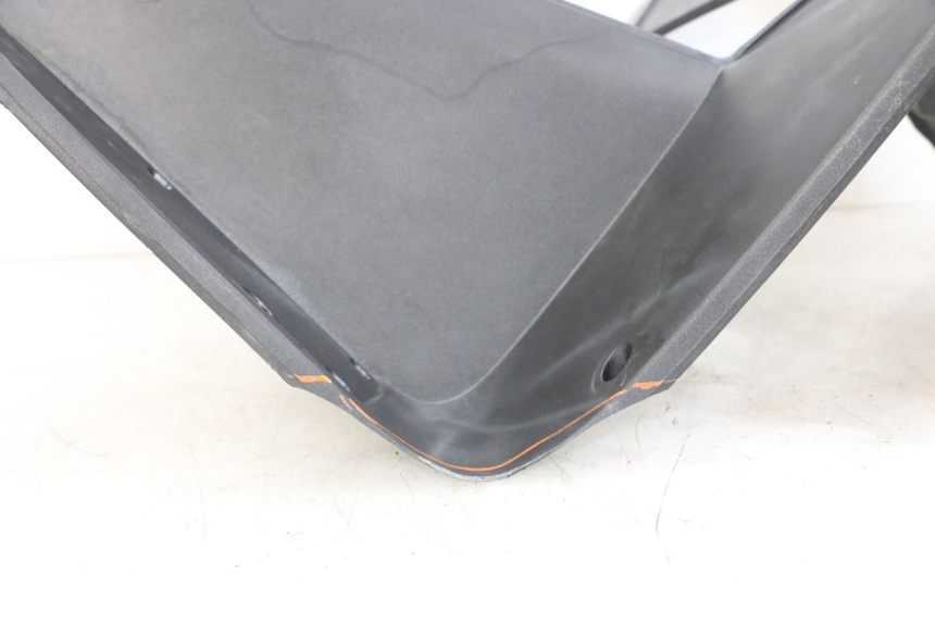 photo de PANNELLO INTERNO PEUGEOT SATELIS 125 (2006 - 2009) - Caratteristiche distintive