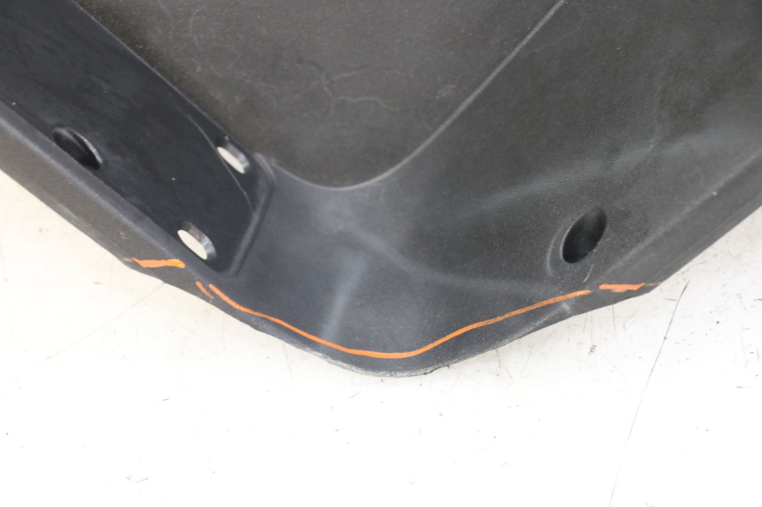 photo de PANNELLO INTERNO PEUGEOT SATELIS 125 (2006 - 2009) - Zoom sui componenti