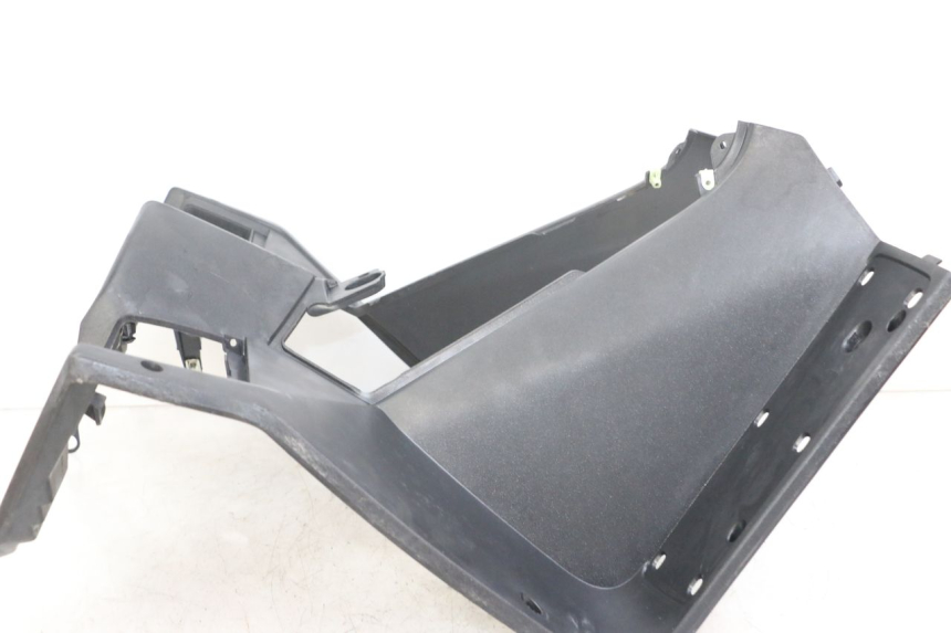 photo de PANNELLO INTERNO PEUGEOT SATELIS 125 (2006 - 2009) - Dettagli dei punti di fissaggio