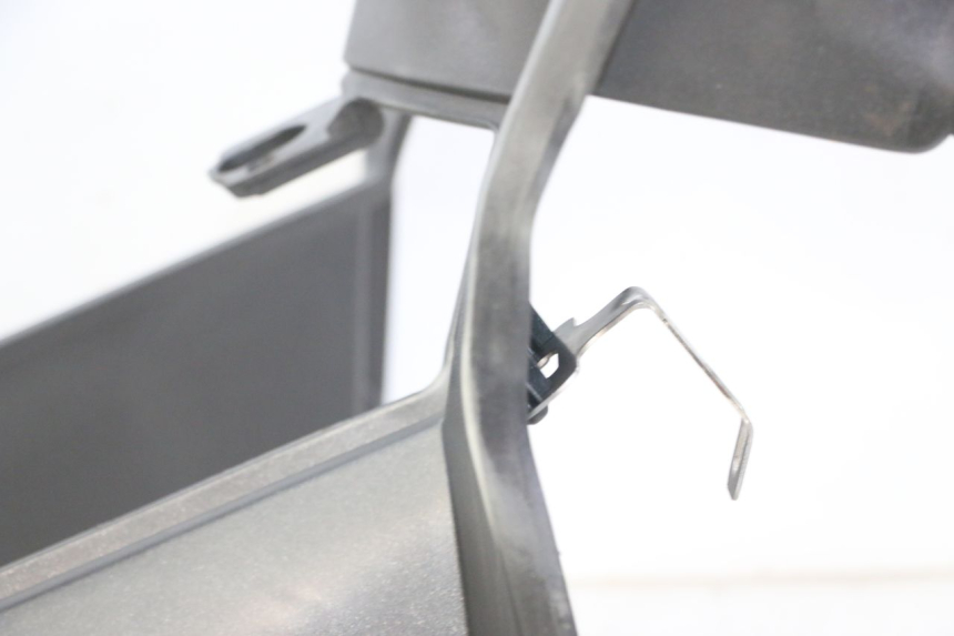 photo de FASCIA INTERNA PEUGEOT SATELIS 125 (2013 - 2018) - Primo piano tecnico