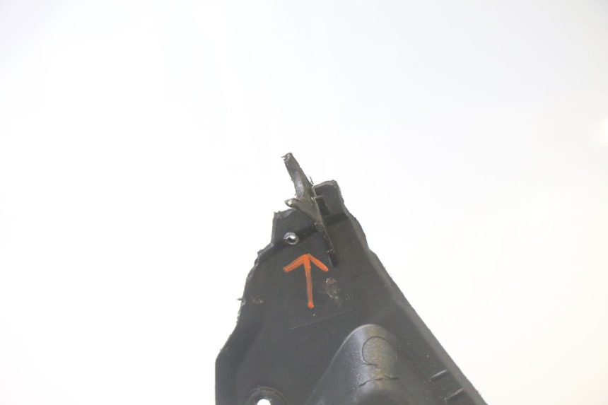 photo de FASCIA INTERNA PEUGEOT SATELIS 125 (2013 - 2018) - Stato della superficie e materiale