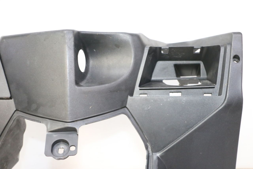 photo de FASCIA INTERNA PEUGEOT SATELIS 125 (2013 - 2018) - Focus sulla struttura