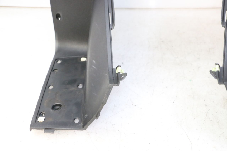 photo de FASCIA INTERNA PEUGEOT SATELIS 125 (2013 - 2018) - Zoom qualità usato