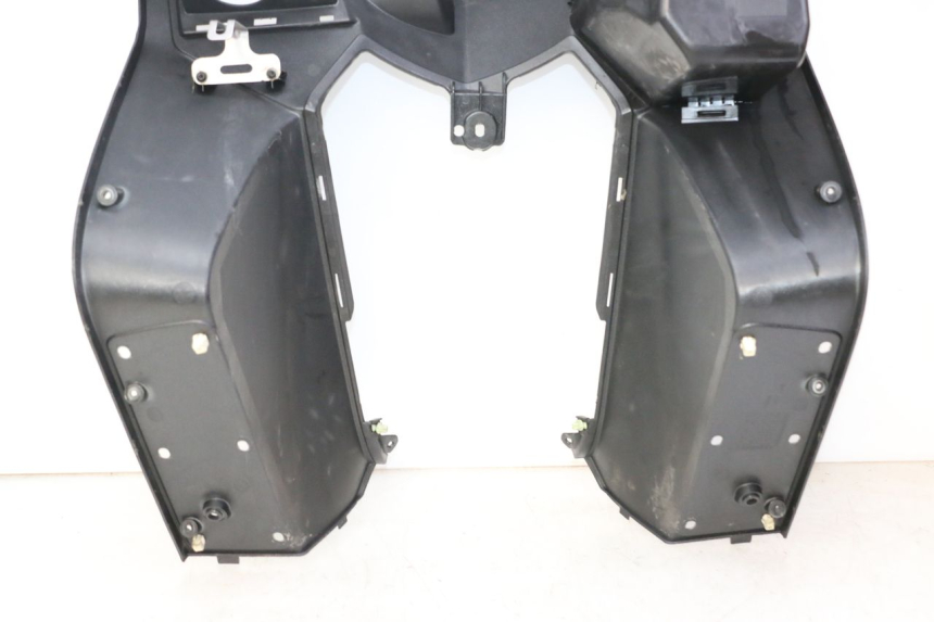 photo de FASCIA INTERNA PEUGEOT SATELIS 125 (2013 - 2018) - Altra angolazione