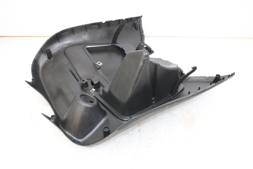 photo de FASCIA INTERNA APRILIA SCARABEO GT 125 (1999 - 2007) - Dettaglio del componente