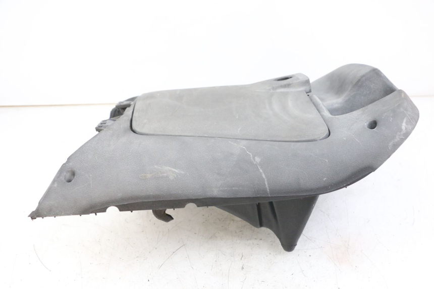 photo de FASCIA INTERNA APRILIA SCARABEO GT 125 (1999 - 2007) - Primo piano tecnico