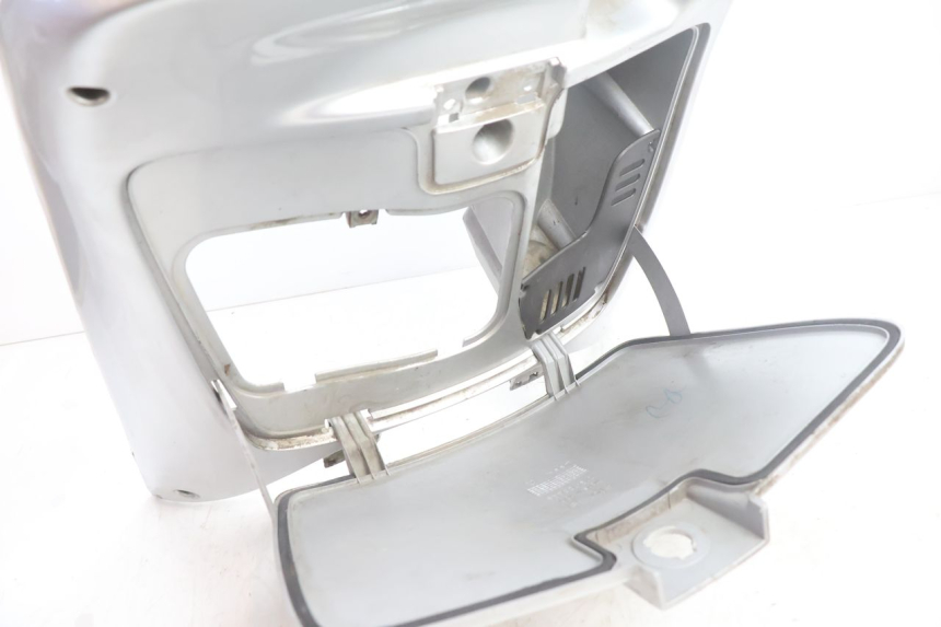 photo de FASCIA INTERNA APRILIA SCARABEO GT 125 (1999 - 2007) - Primo piano tecnico