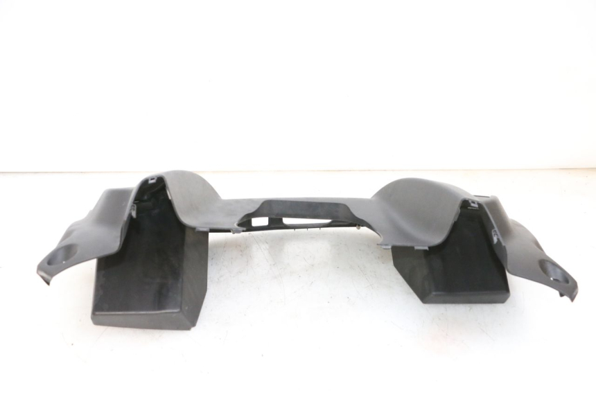 photo de RETROSCUDO SUPERIORE SUZUKI BURGMAN 650 (2013 - 2020) - Dettagli dei punti di fissaggio