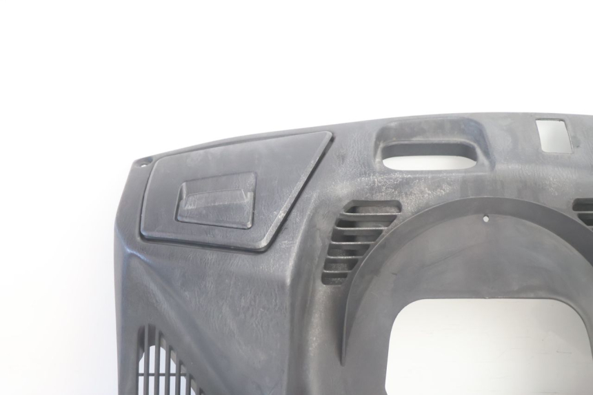photo de RETROSCUDO SUPERIORE SUZUKI BURGMAN EXECUTIVE ABS 650 (2006 - 2012) - Dettaglio del componente