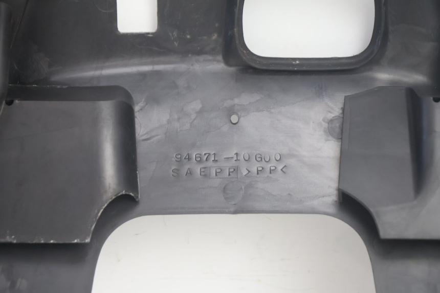photo de RETROSCUDO SUPERIORE SUZUKI BURGMAN EXECUTIVE ABS 650 (2006 - 2012) - Altra vista dell'articolo