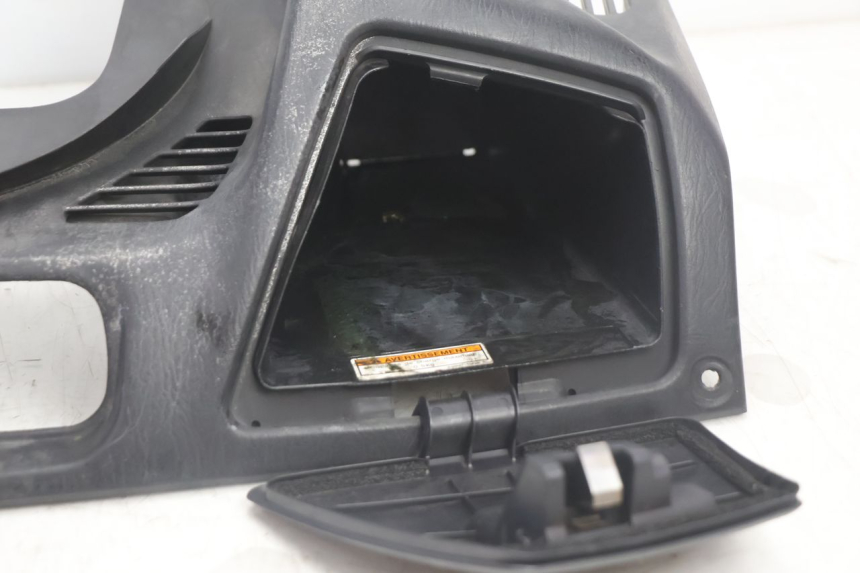 photo de RETROSCUDO SUPERIORE SUZUKI BURGMAN EXECUTIVE ABS 650 (2006 - 2012) - Stato della superficie e materiale