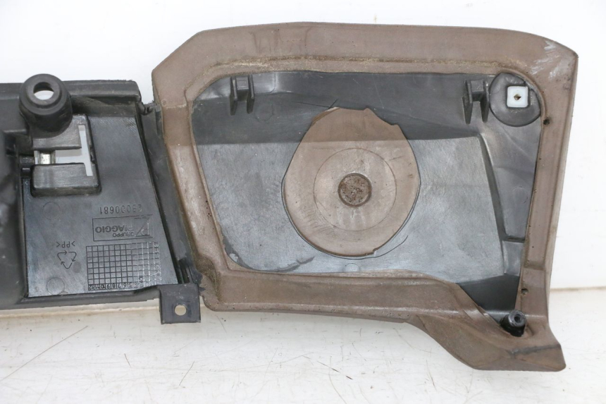 photo de PANNELLO INTERNO SUPERIORE PIAGGIO MP3 500 (2014 - 2017) - Vista d'insieme del prodotto