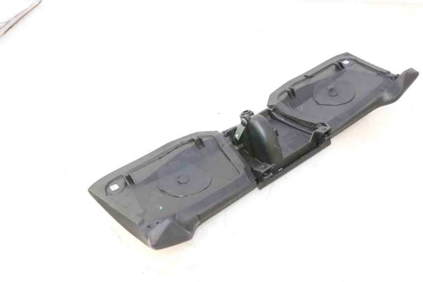 photo de RETROSCUDO SUPERIORE PIAGGIO MP3 500 (2016 - 2018) - Primo piano tecnico