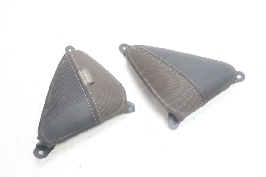 photo de RETROSCUDO SUPERIORE YAMAHA X-MAX XMAX 125 (2010 - 2013) - Dettagli dei punti di fissaggio