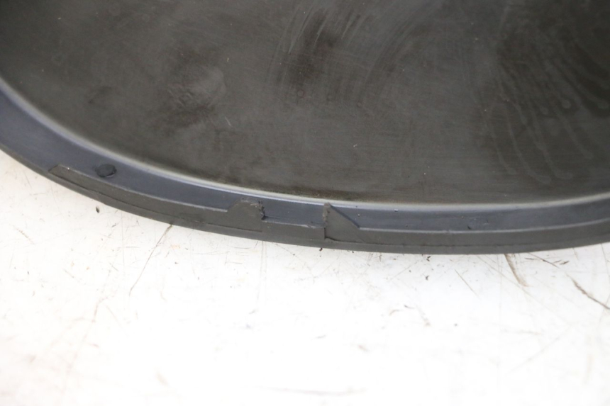 photo de RETROSCUDO SUPERIORE YAMAHA YP MAJESTY 125 (2007 - 2010) - Zoom sullo stato d'uso