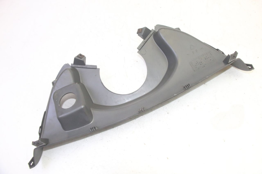 photo de PANNELLO INTERNO SUPERIORE YAMAHA YP MAJESTY 125 (2002 - 2006) - Altra angolazione