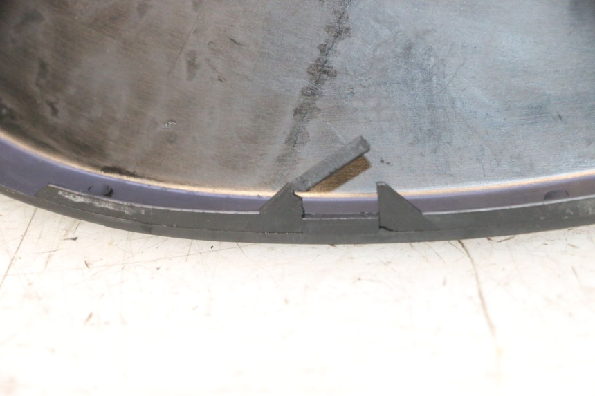 photo de PANNELLO INTERNO SUPERIORE YAMAHA YP MAJESTY 125 (2002 - 2006) - Stato della superficie e materiale