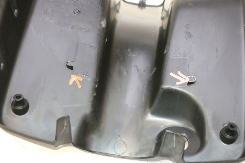 photo de PANNELLO INTERNO PEUGEOT TKR TREKKER FURIOUS 50 (2005 - 2014) - Dettagli dei punti di fissaggio