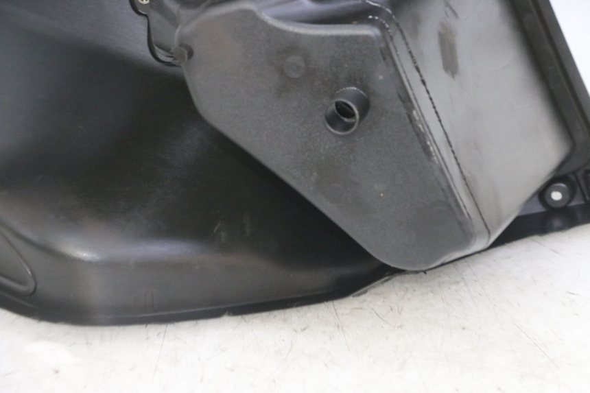 photo de PANNELLO INTERNO YAMAHA X-MAX XMAX 125 (2010 - 2013) - Primo piano tecnico