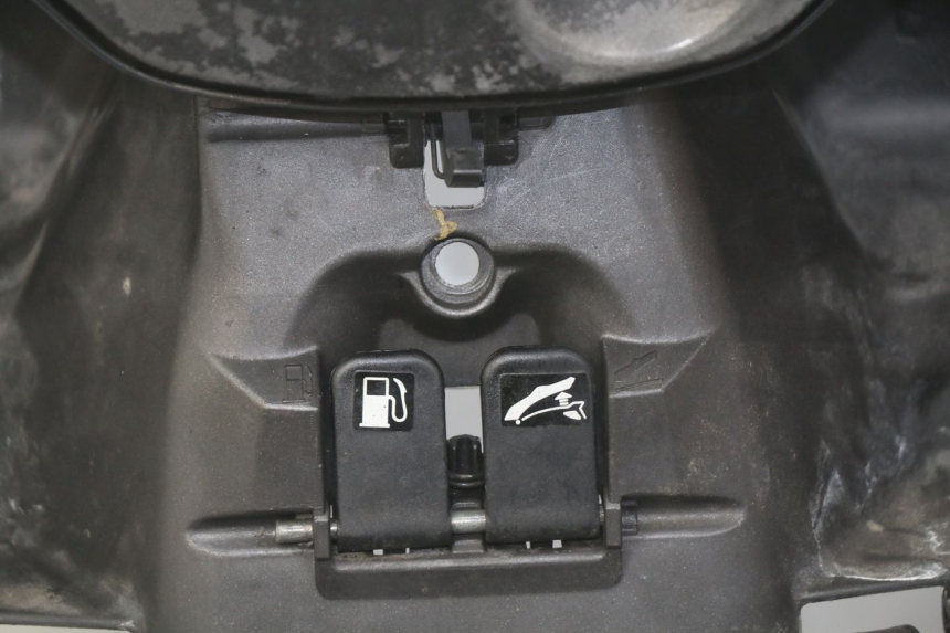 photo de PANNELLO INTERNO PIAGGIO X9 EVOLUTION 125 (2003 - 2007) - Primo piano ad alta risoluzione