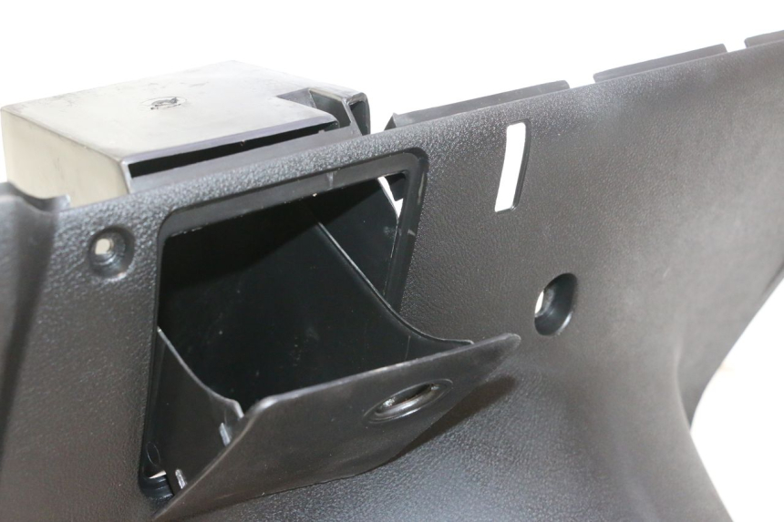photo de FASCIA INTERNA YAMAHA YP MAJESTY 125 (2002 - 2006) - Primo piano tecnico