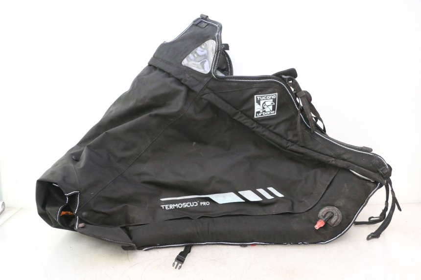 photo de COPRIGAMBE PIAGGIO MP3 HPE 530 (2022 - 2026) - Panoramica del profilo