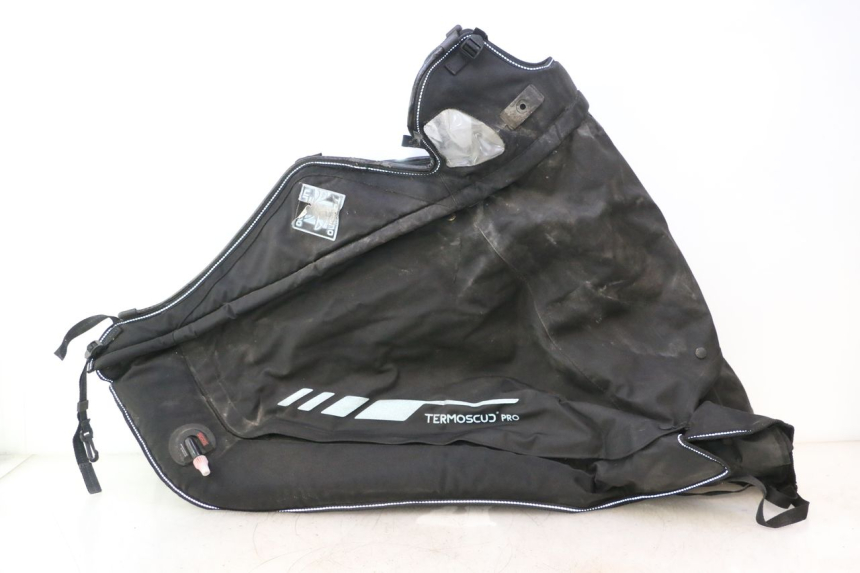 photo de COPRIGAMBE PIAGGIO MP3 HPE 530 (2022 - 2026) - Primo piano tecnico