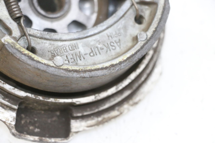 photo de POSTERIORE TAMBURO YAMAHA TTR 125 (2000 - 2020) - Dettagli dei punti di fissaggio