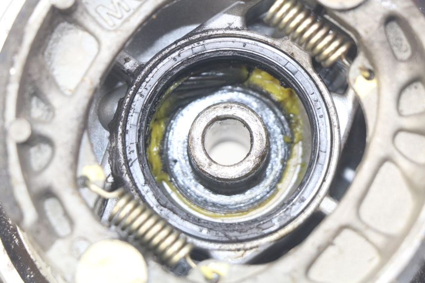 photo de TAMBURI ANTERIORI PEUGEOT LUDIX 50 (2008 - 2017) - Primo piano tecnico